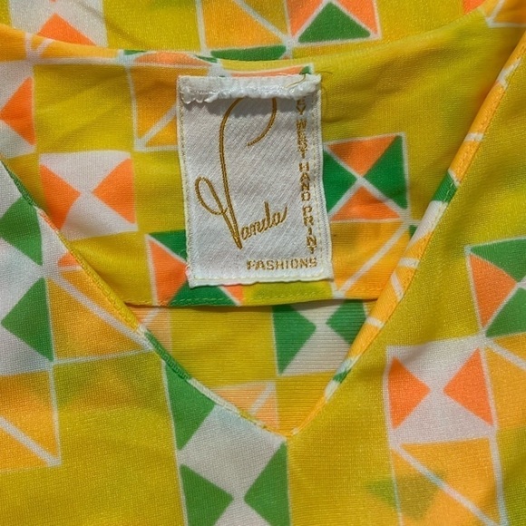 Vintage Vanda Fashions Key West Hand Print Floral Handkerchief Hem Blouse Top - Picture 4 of 8